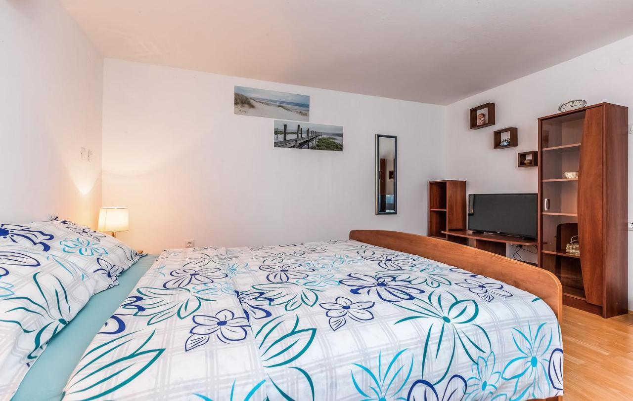 Ivana B4 N1 Porec Exterior photo
